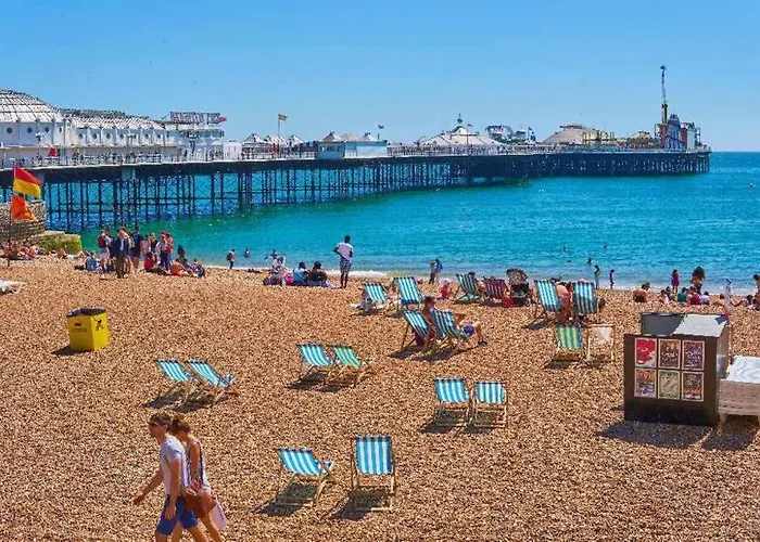 Perfect Brighton Getaway Near Beach, Town, Station