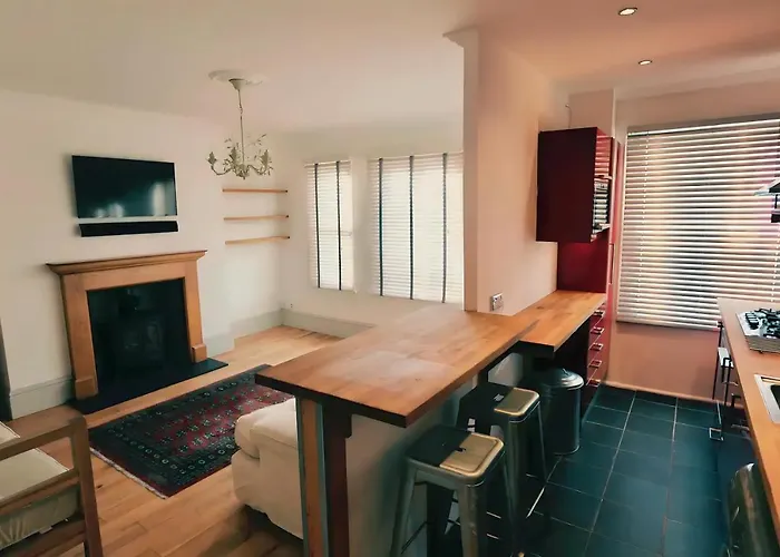 2 Bedroom Brighton Apartment With Sea View