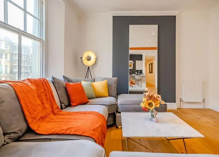 Free Parking Space 1 Car I Brighton Beach I Two Bedroom I Sleep 6 Guests I Super Central Location