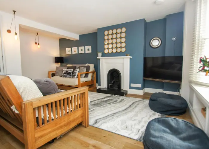 Pebble Cottage - By Brighton Holiday Lets