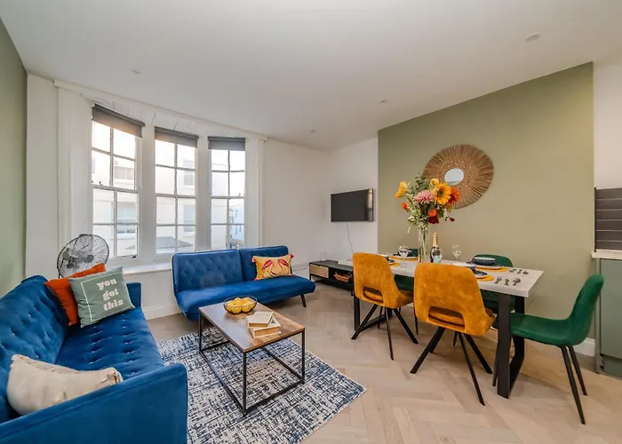 3 Bedroom 2 Bath Apartment I Next To Brighton Beach I Sleep 11 Guests