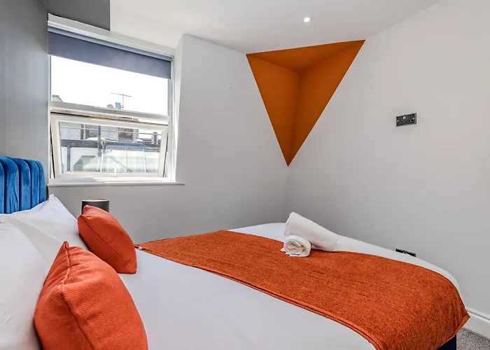Super Central 2 Bedroom Flat Next To Brighton Shopping Center & Beach