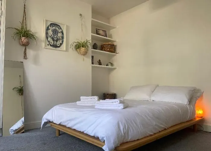 Lovely One Bed Apartment With Garden