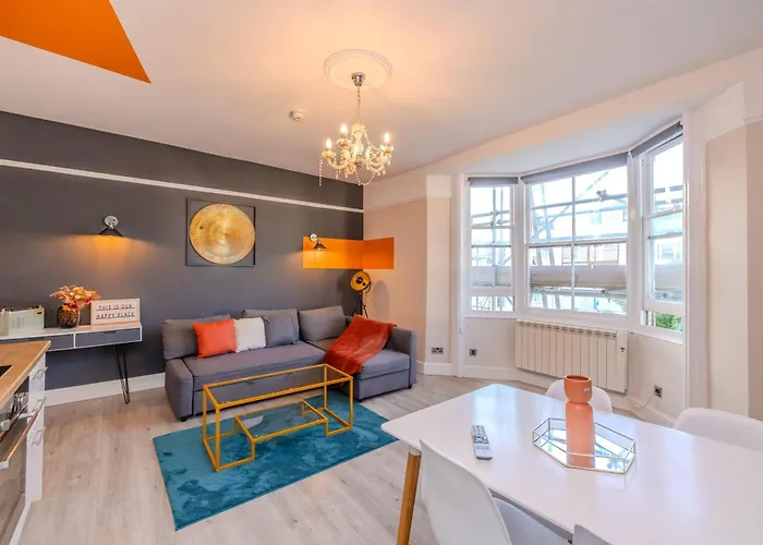 Roomy 2-Bedroom For A Peaceful Stay