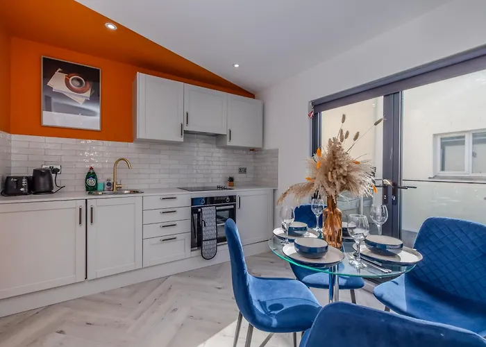1-Bedroom With Balcony L Steps From Brighton Beach