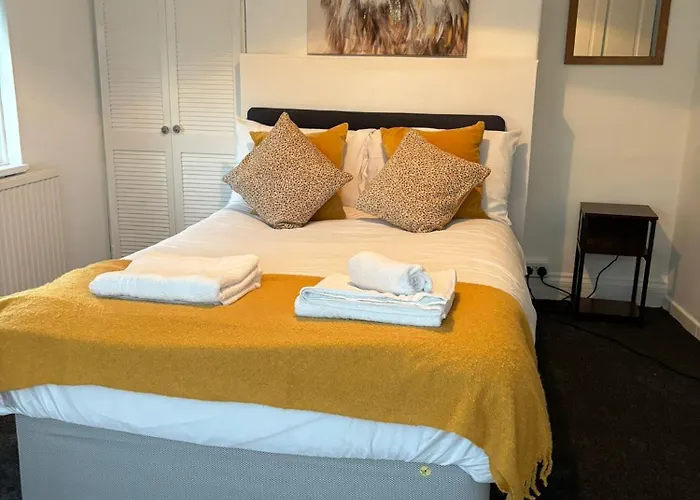 Downsview House- Spacious & Cozy 3Br Close To Seaside, University & Near Amex Stadium