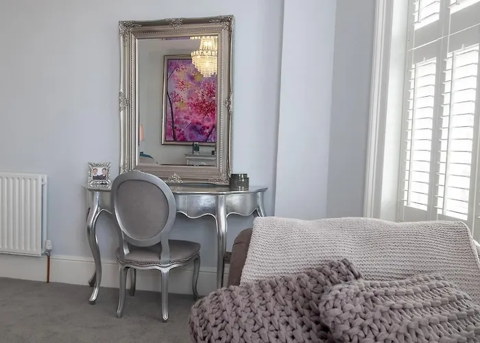 Beautiful Regency Flat By Sea