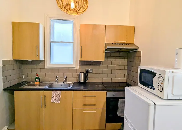 Central Studio Flat By The Sea