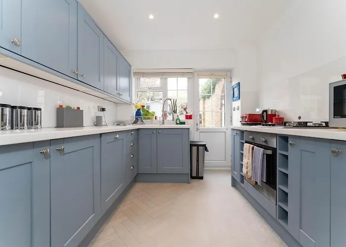 New Perfect 3 Bed House And Parking