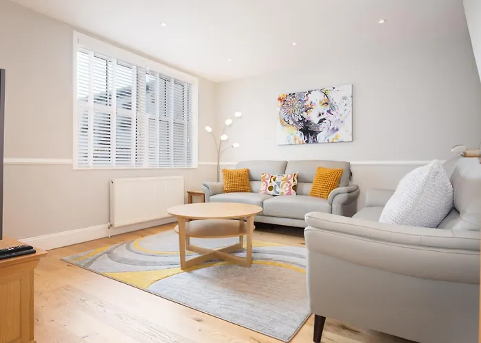 Sillwood Mews - With Free Parking