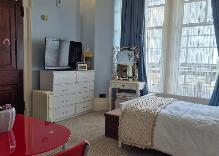 Studio Flat Facing The Beach