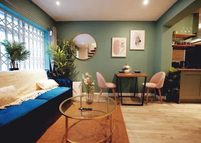 2 Pm Check In Cozy Town House Sleep 5