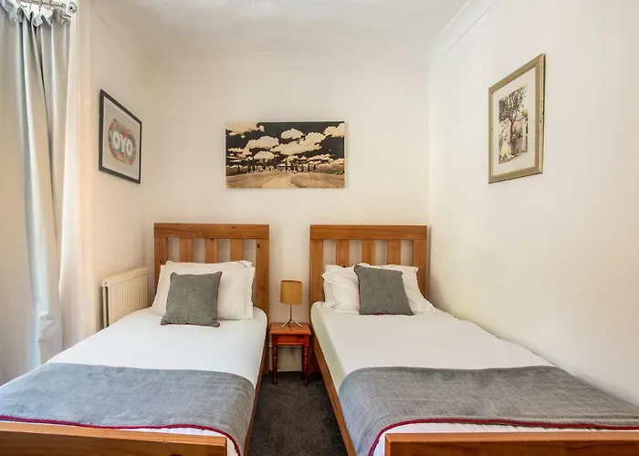 Oyo Avalon Lifestyle Guest House