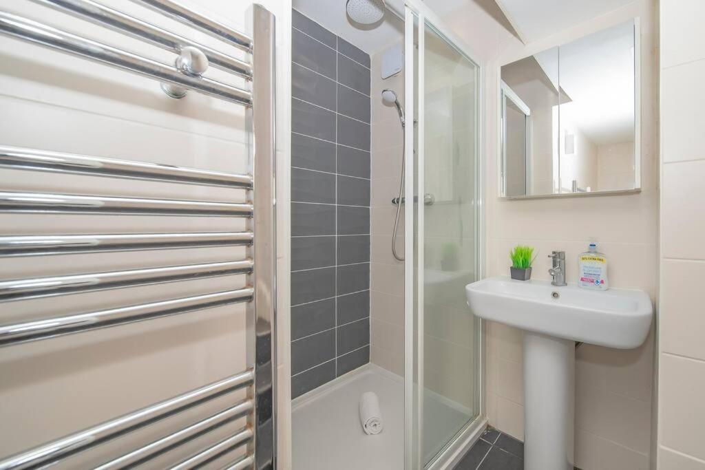 Flash Sales Offer - Any Week Day No Minimum Night Restrictions 1 Bedroom Flat Bn38bru02