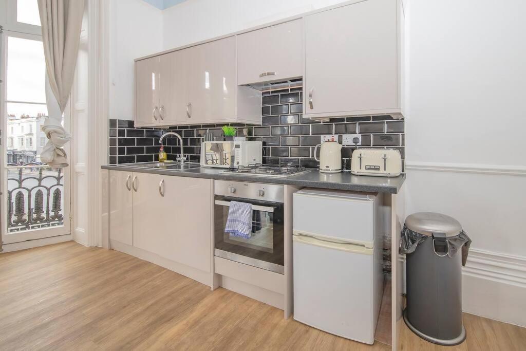 Flash Sales Offer - Any Week Day No Minimum Night Restrictions 1 Bedroom Flat Bn38bru02 * Brighton