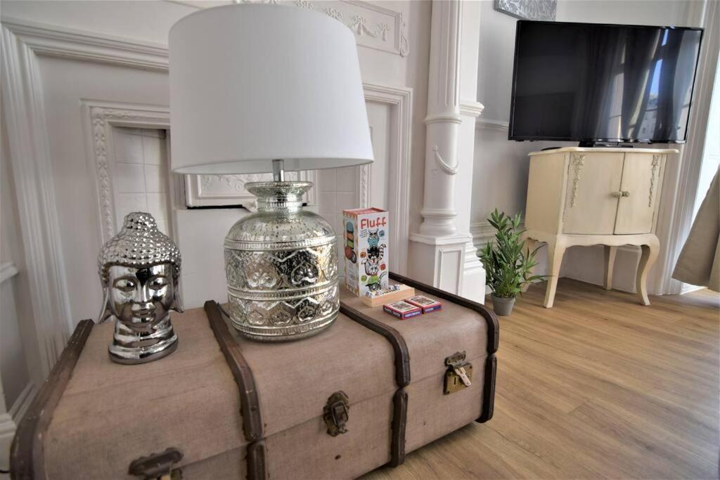 Flash Sales Offer - Any Week Day No Minimum Night Restrictions 1 Bedroom Flat Bn38bru02 Apartment *