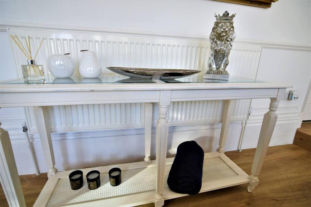Apartment Flash Sales Offer - Any Week Day No Minimum Night Restrictions 1 Bedroom Flat Bn38bru02 *