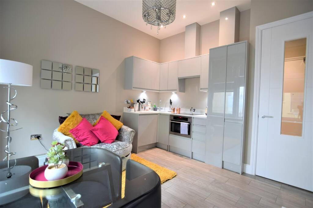 Super Central Morden 1bed Easy Parking * Brighton