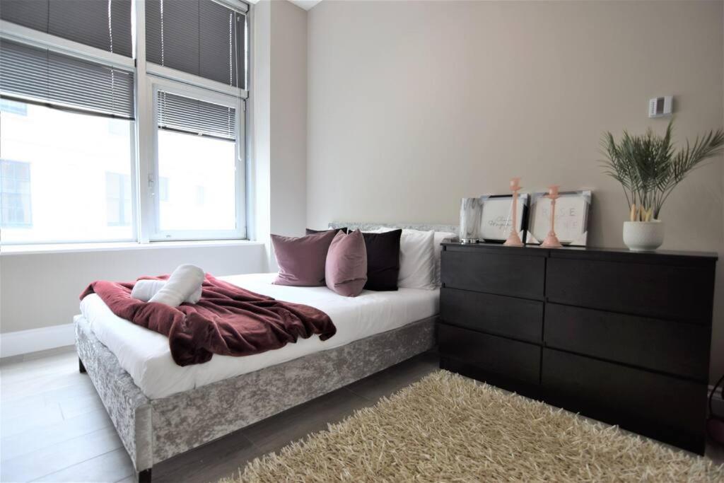 Super Central Morden 1bed Easy Parking Apartment *