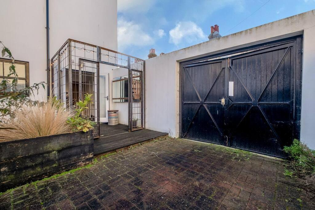 Super Cool, Industrial-styled House With Parking *