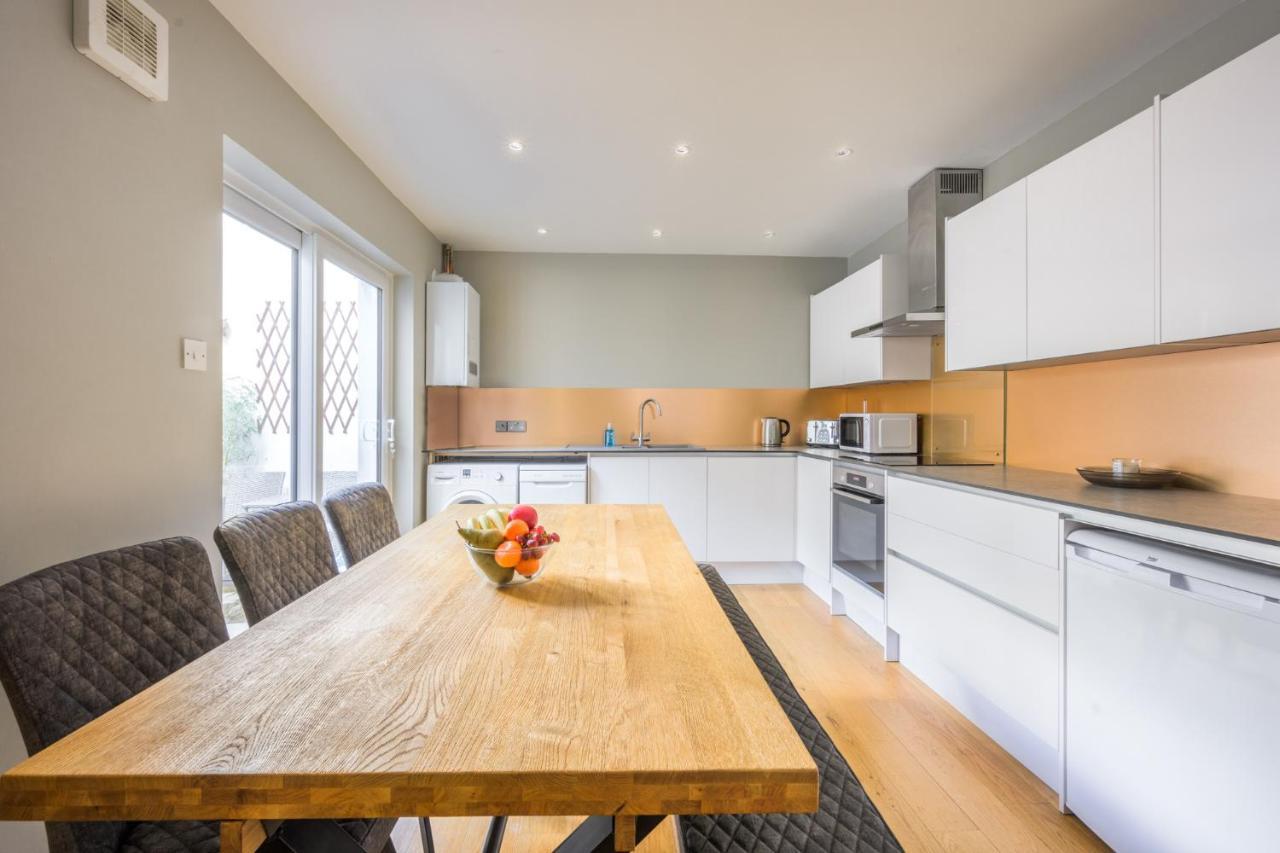 Sillwood Mews - With Free Parking Holiday home