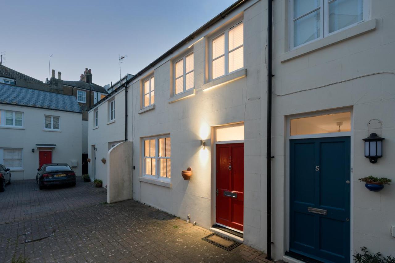 Sillwood Mews - With Free Parking