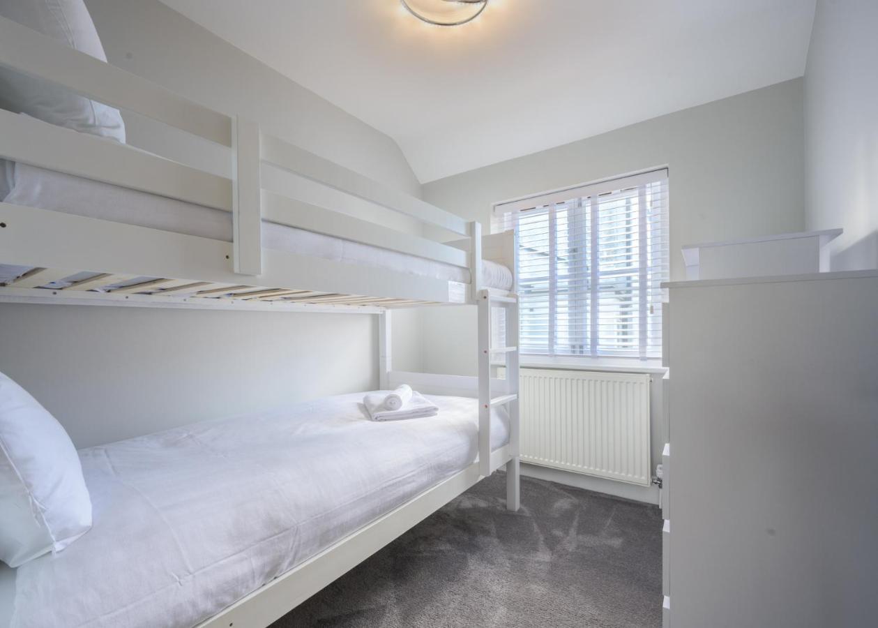 Sillwood Mews - With Free Parking *