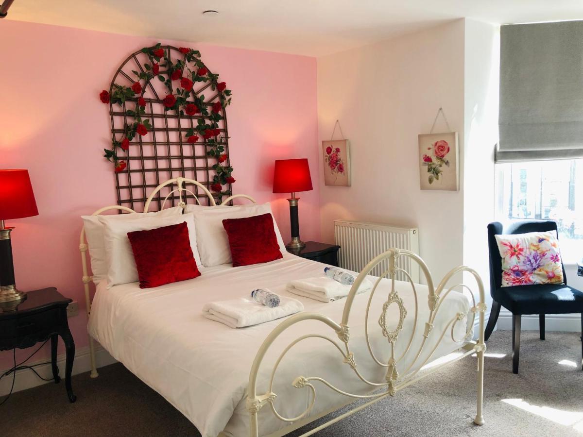Grand Pier Bed & Breakfast 3*