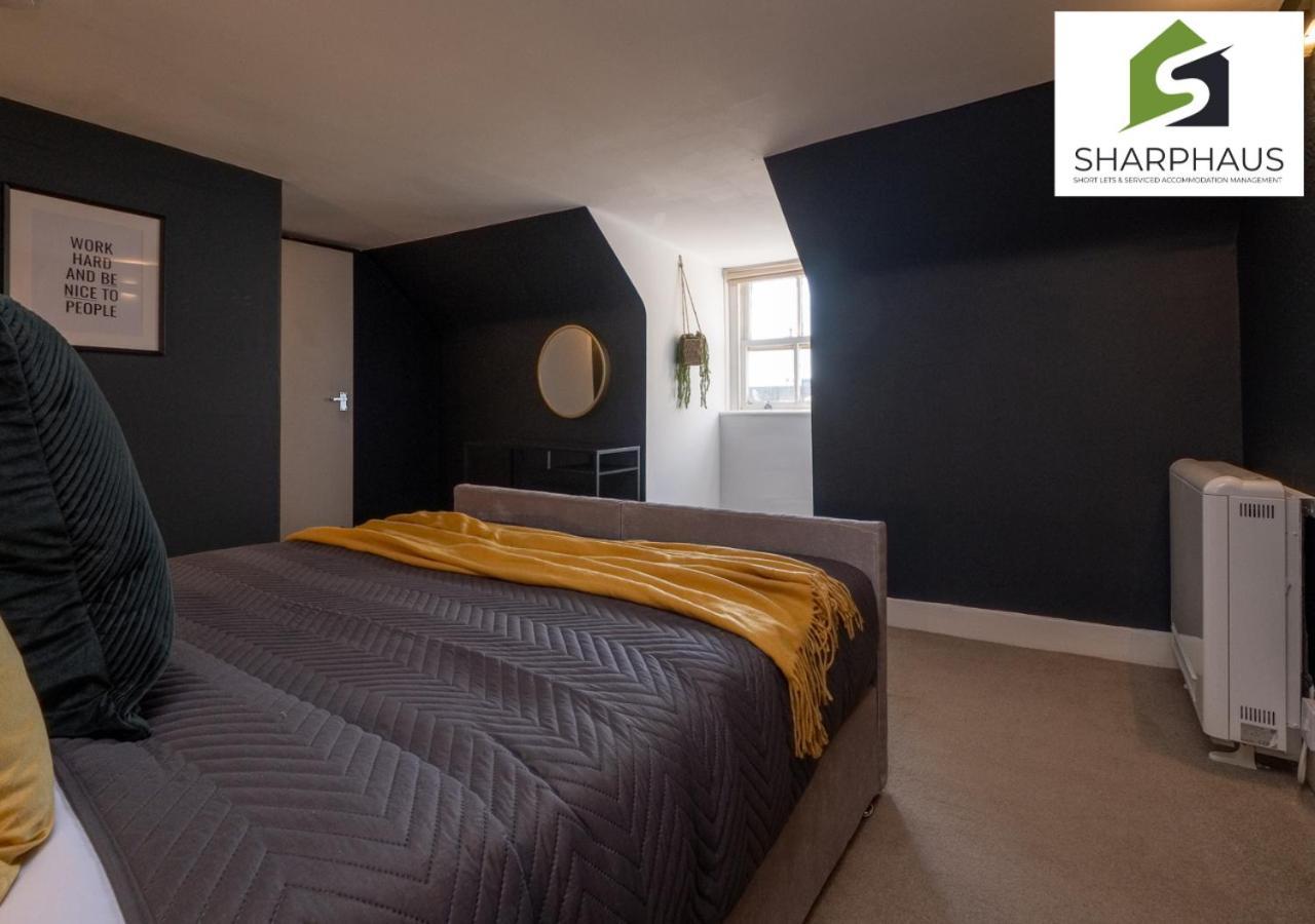 Charming Luxury 3bed In A Prime Location By Sharphaus Short Lets & Serviced Management Apartment