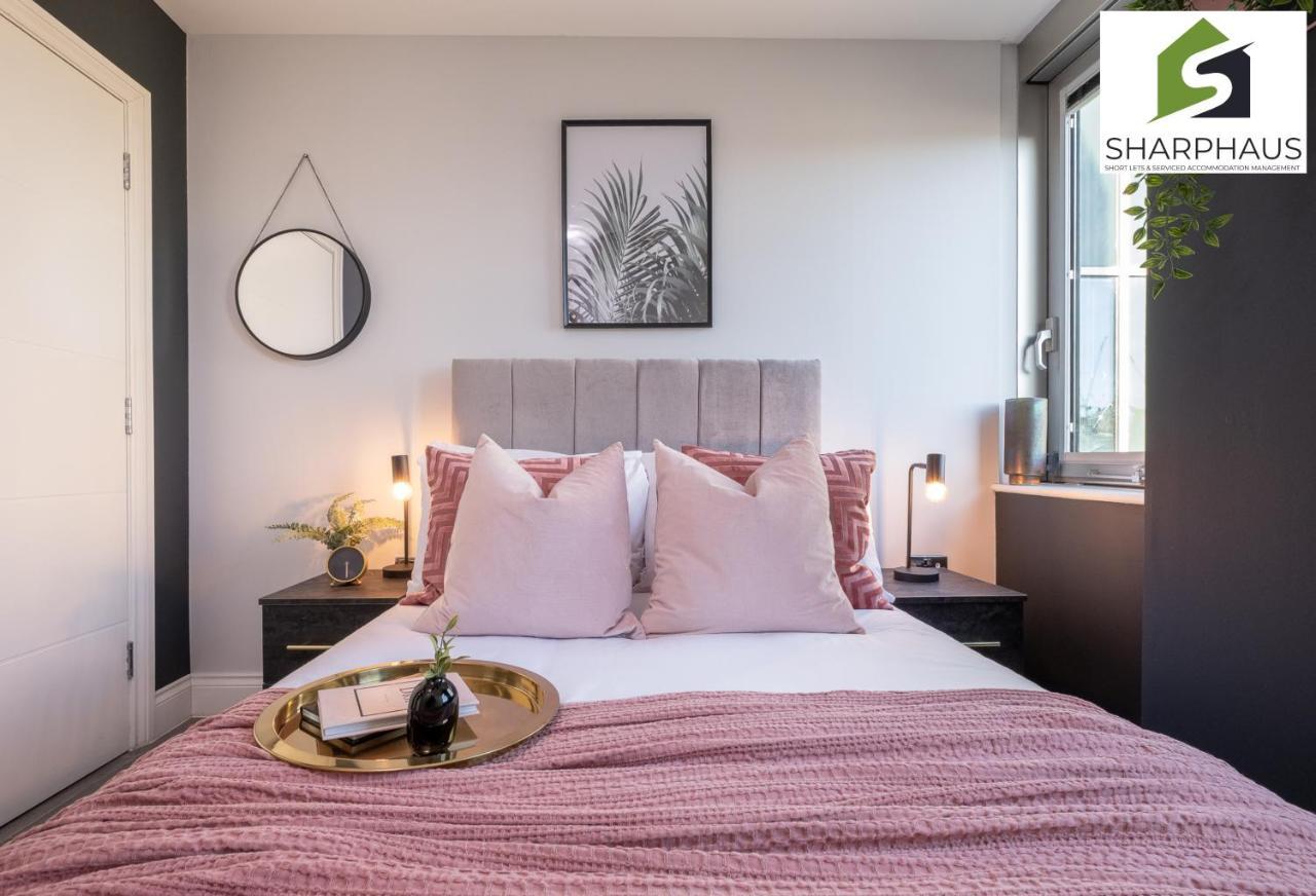 Cool & Comfy 2-bed Between The And The By Sharphaus Short Lets & Serviced Management
