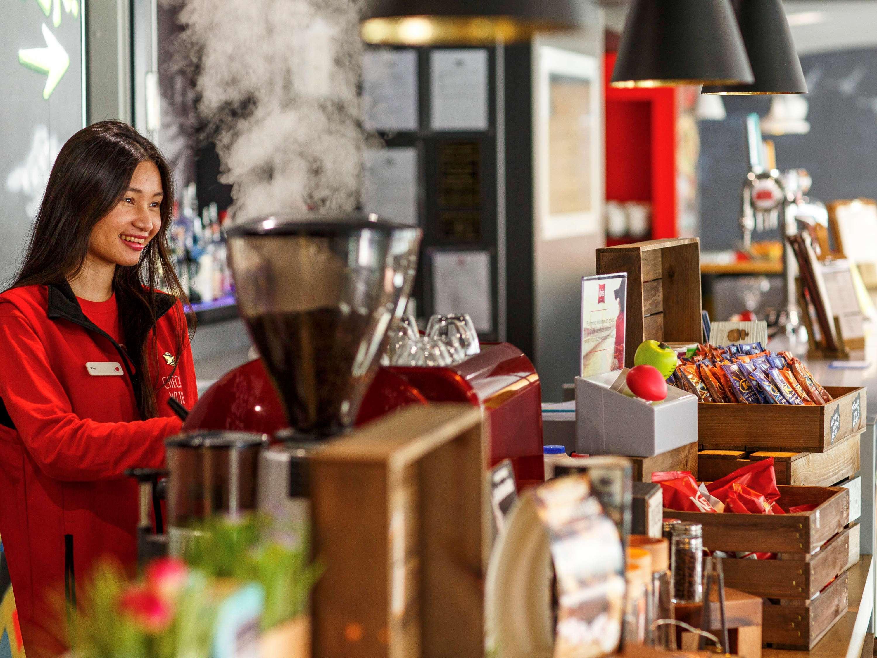 Hotel Ibis Centre - Station 3*