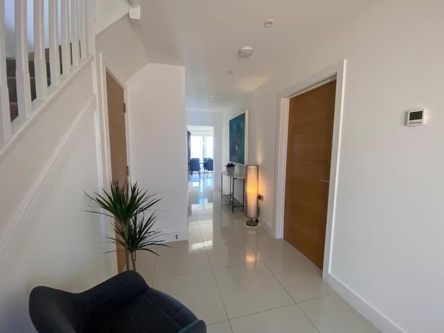 Holiday home Cliff Heights-beach Front House Near *
