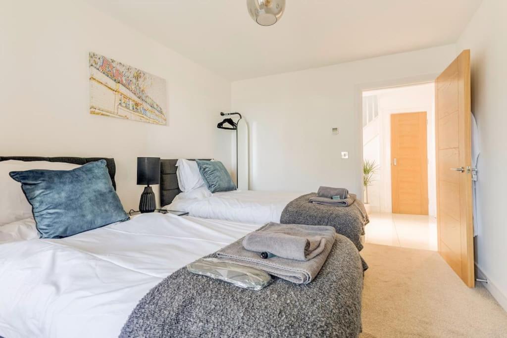 Cliff Heights-beach Front House Near Holiday home