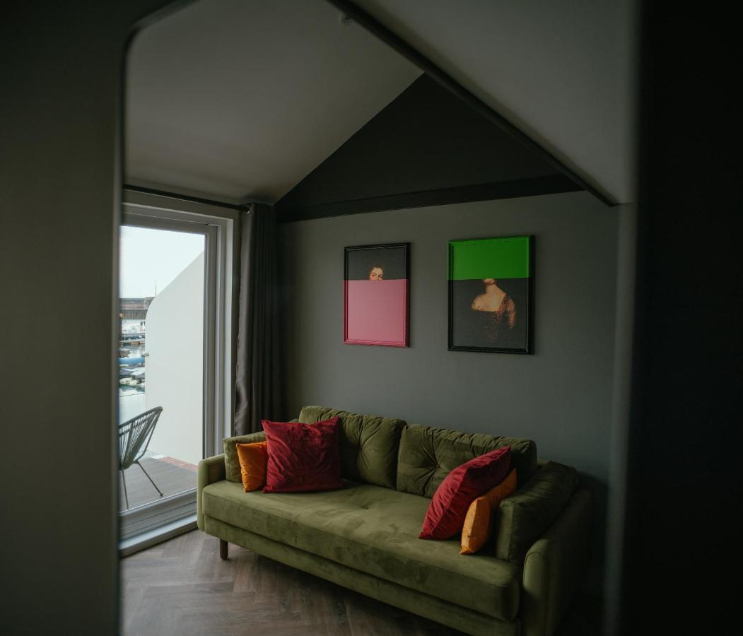 Apartment Tiny Floating With Marina Views Brighton