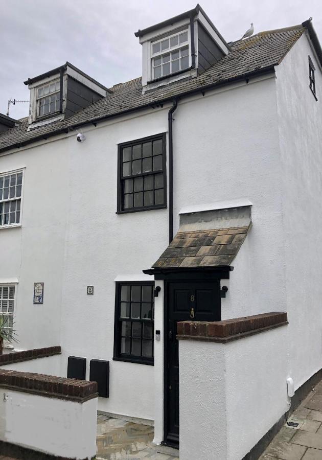 Stunning 3 Bedroom & 2 Bathroom With Patio *