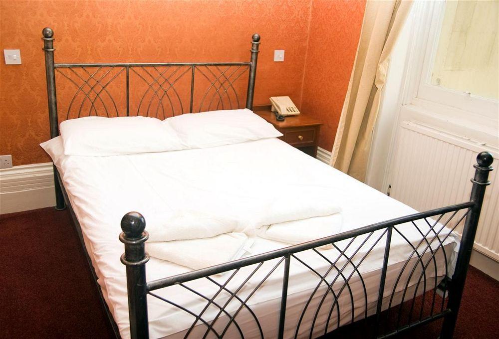 Cecil House Hotel 2*