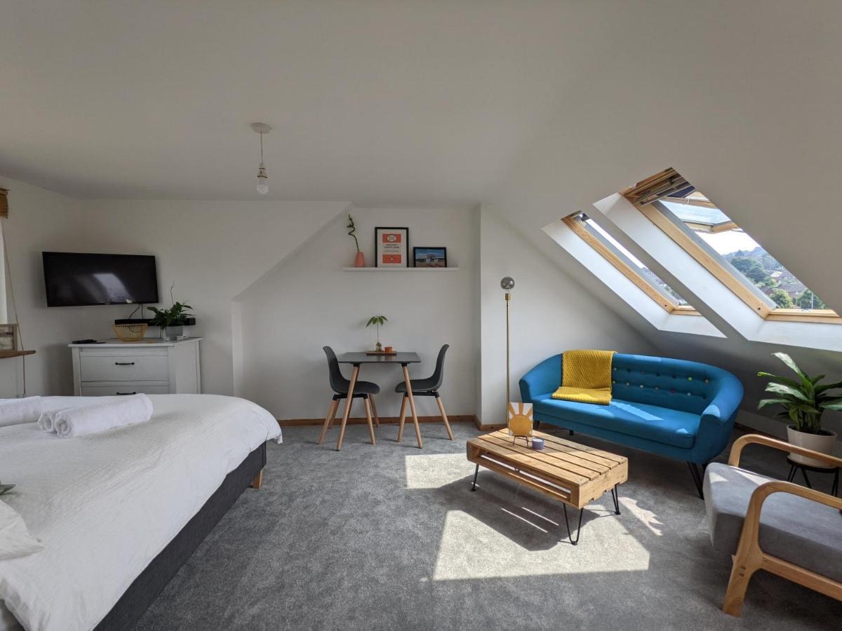 *large Unique Retro Private Attic & Bathroom* Guest house *