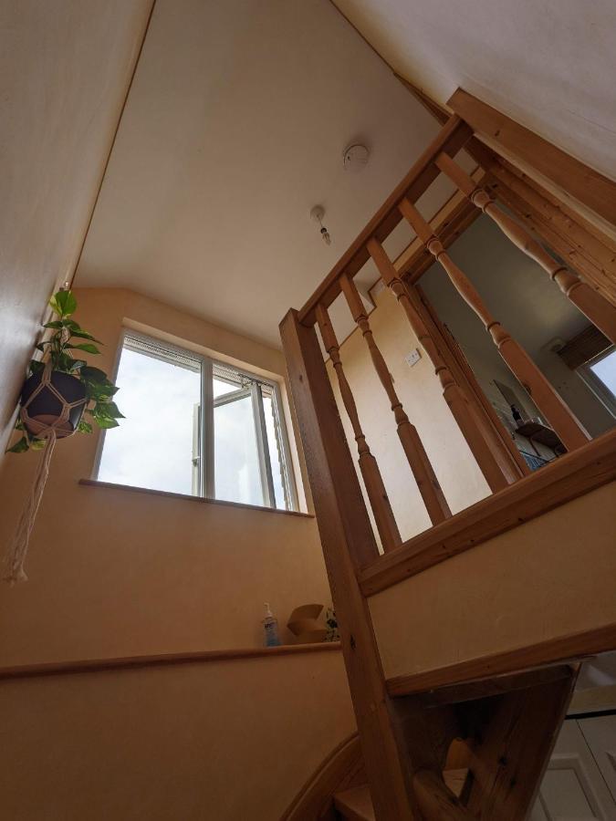 *large Unique Retro Private Attic & Bathroom* Guest house Brighton