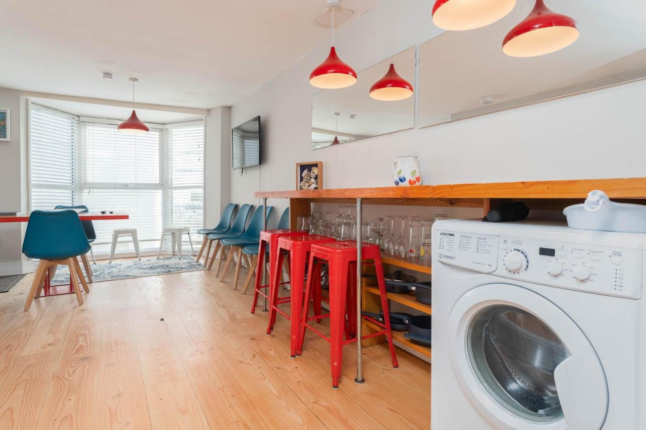 Apartment Sealanes 1