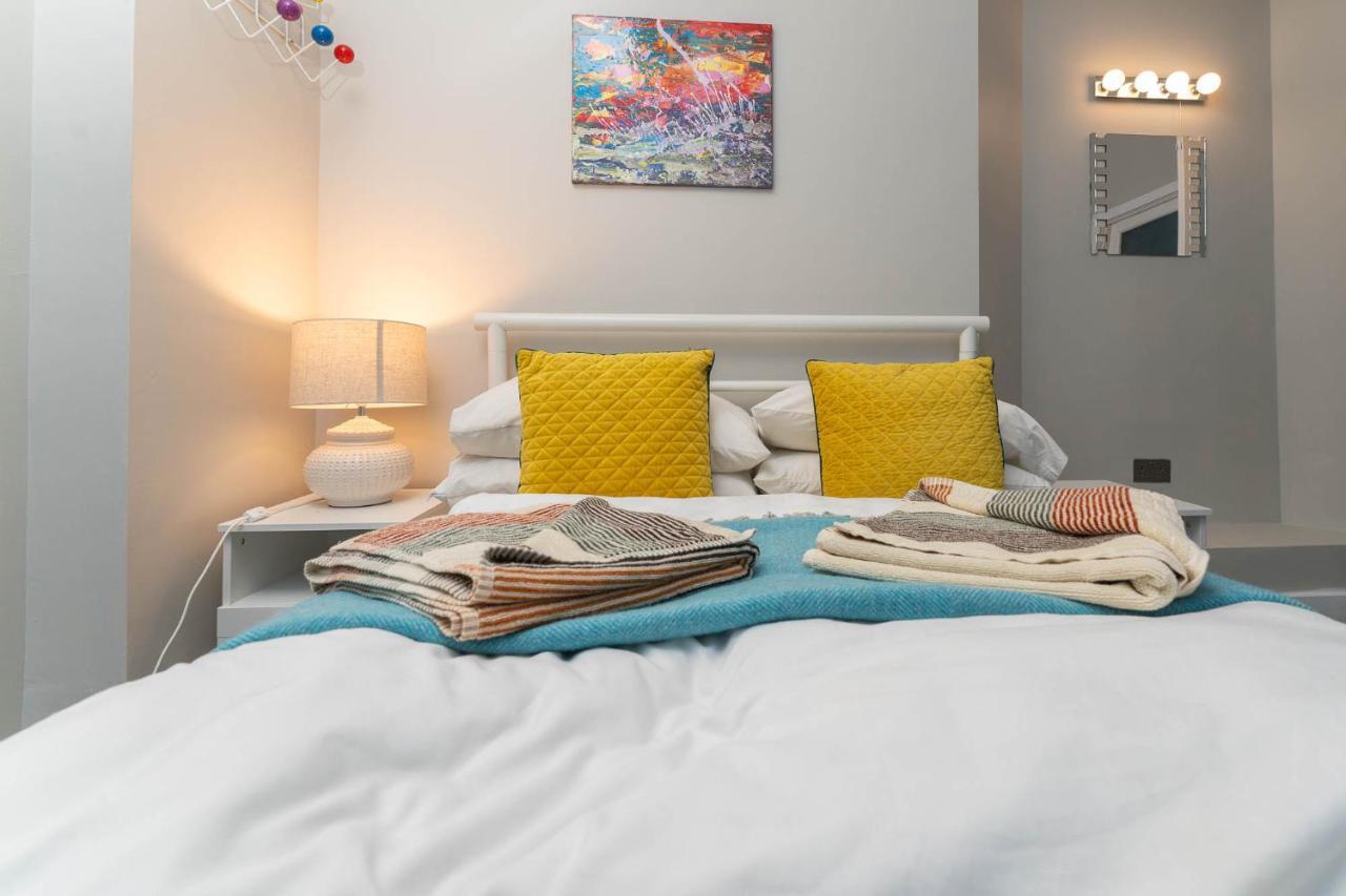 Apartment Sealanes 1