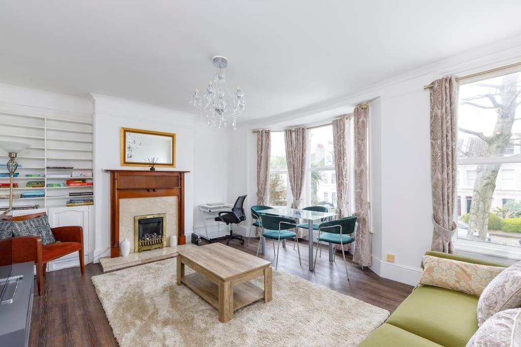 Charming 2 Bedroom Flat In With Free Parking Apartment Brighton