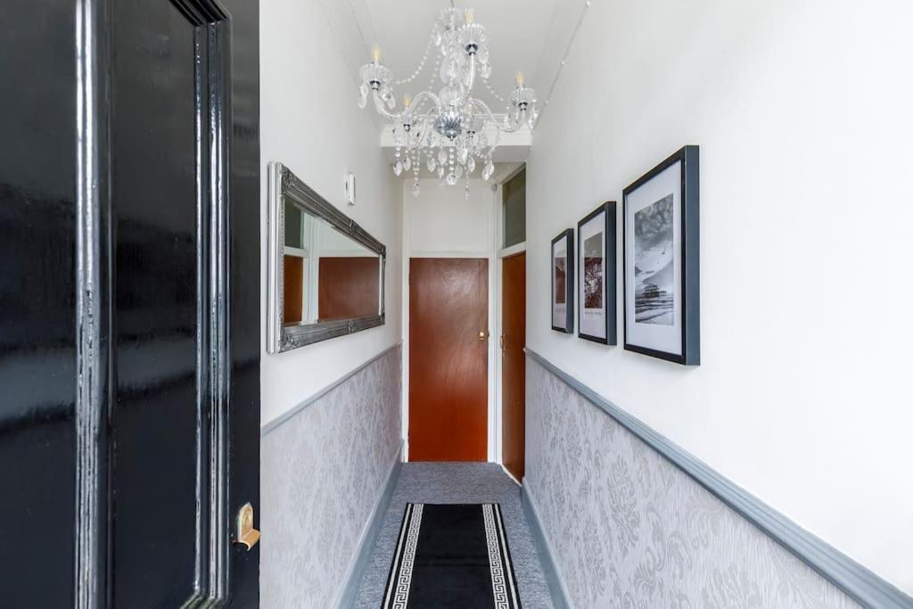 Charming 2 Bedroom Flat In With Free Parking