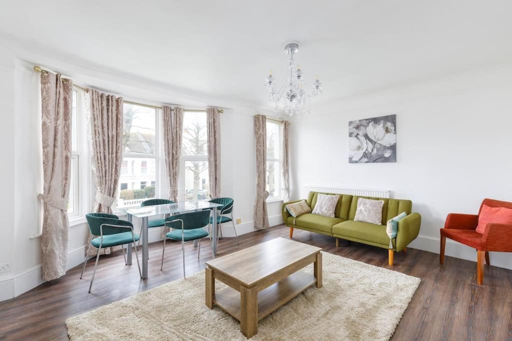 Apartment Charming 2 Bedroom Flat In With Free Parking *