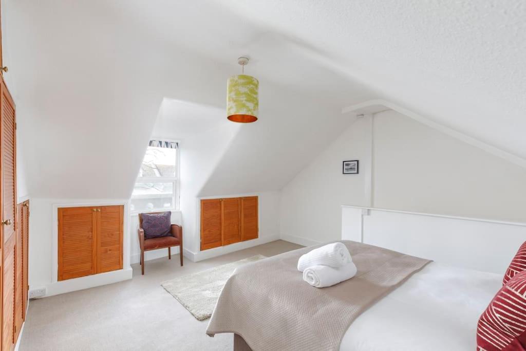 Charming 2 Bedroom Flat In With Free Parking * Brighton