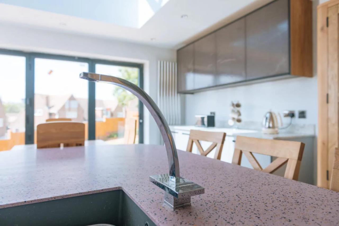 Lush & Spacious 3bd House - East