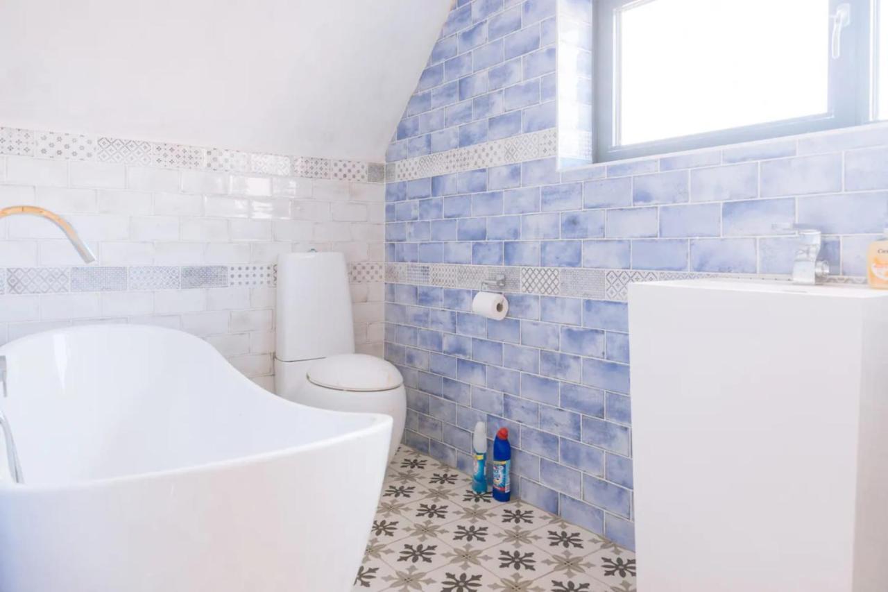 Lush & Spacious 3bd House - East