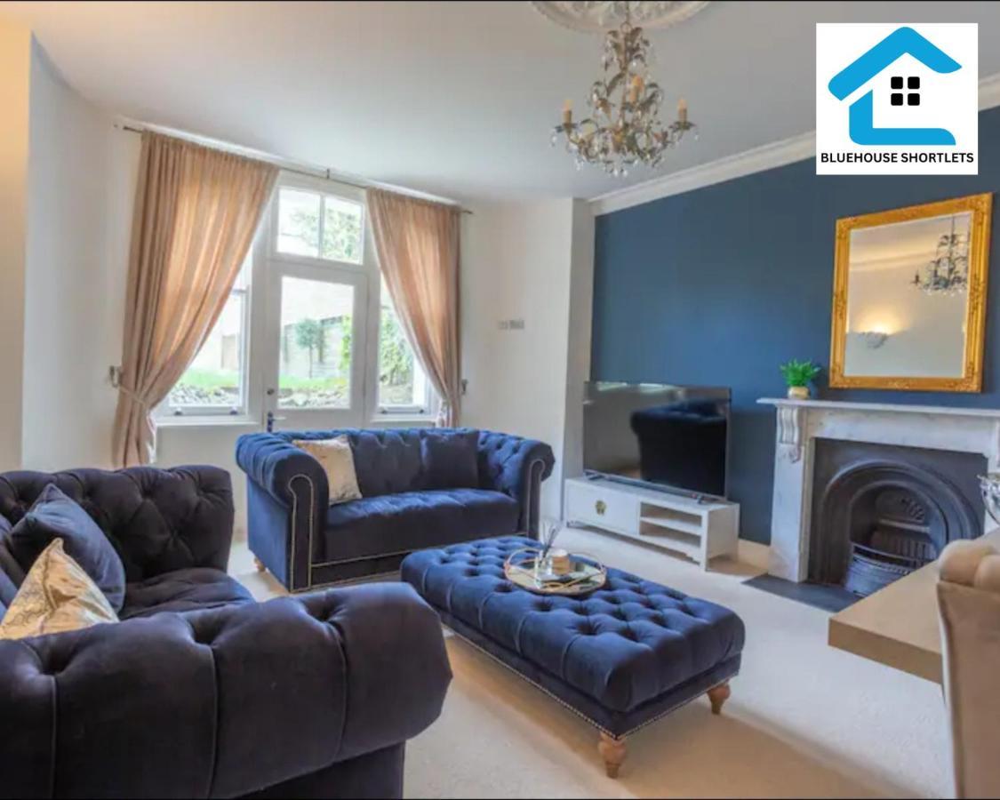 Three-bedroom At Bluehouse Short Lets In With Garden For Family Relaxation *