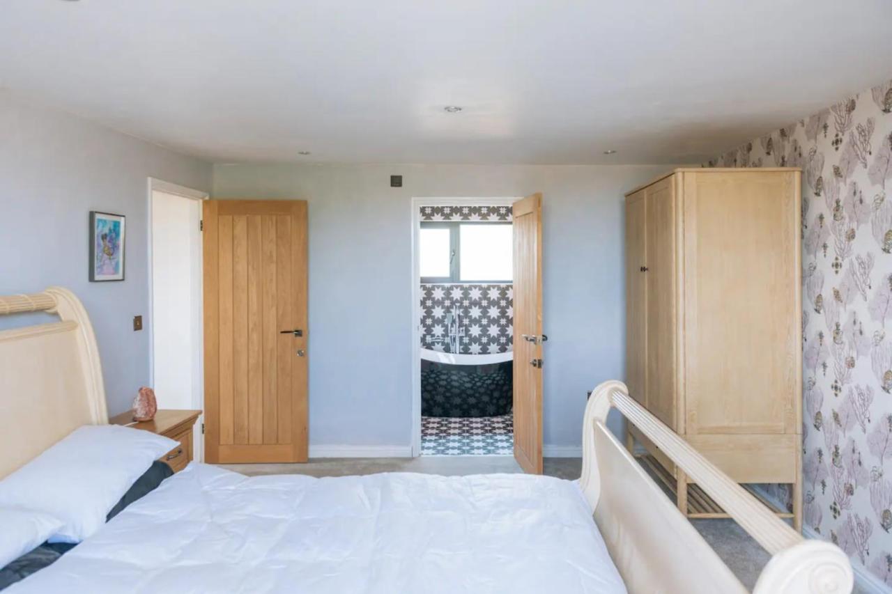 Lush & Spacious 3bd House - East Holiday home *