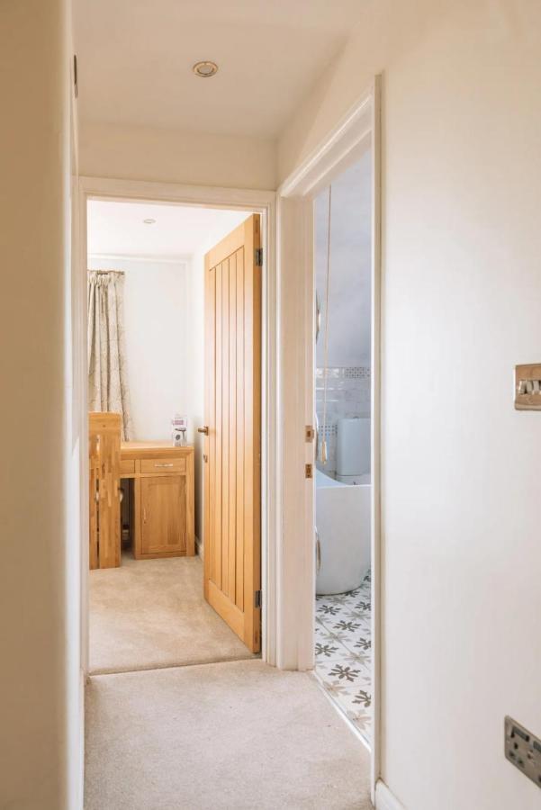 Lush & Spacious 3bd House - East *