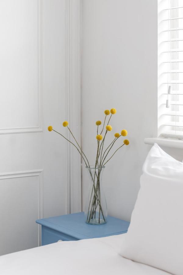 Holiday home Beachfront Getaway 2-bedroom House With Free Private Parking & Patio Brighton